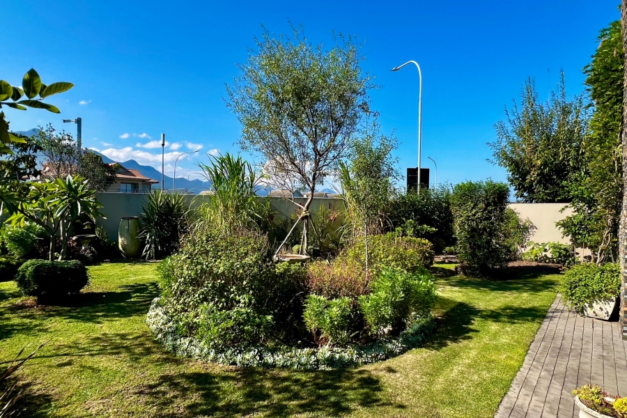 3 Bedroom Property for Sale in Earls Court Lifestyle Estate Western Cape